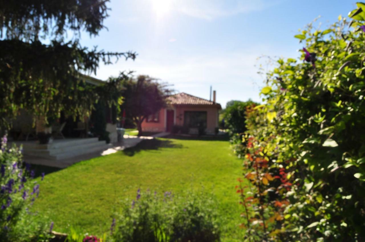 Villa El Jardin de Manuela Santibanez del Val Exterior foto